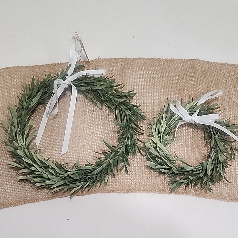 Elegant Green Holiday Wreath Set